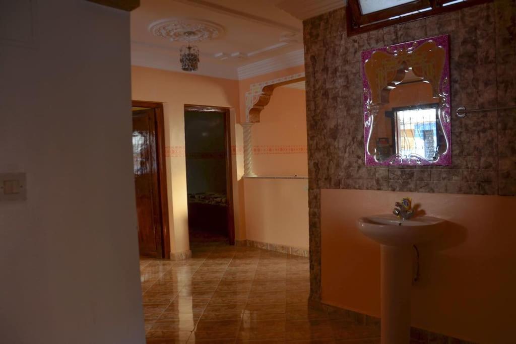 Private Appartement In The Centre Of ทากาเซาท์ ภายนอก รูปภาพ